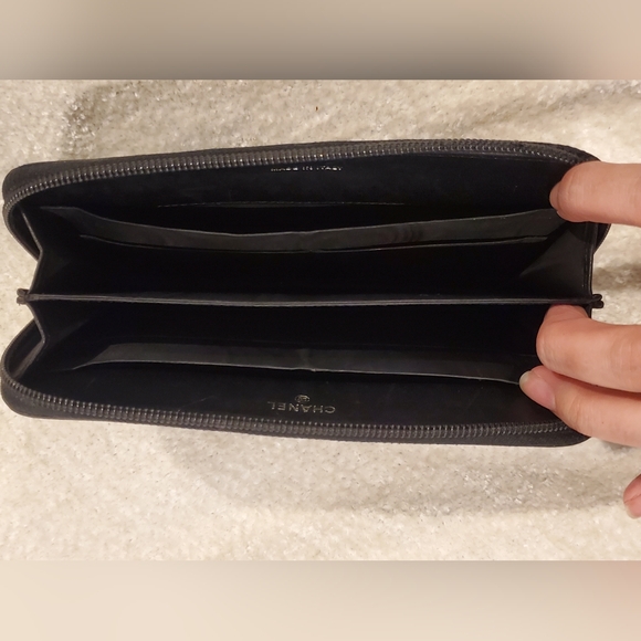 CHANEL VINTAGE CC CAVIAR PEBBLED LEATHER ZIPPY WALLET - Picture 6 of 12